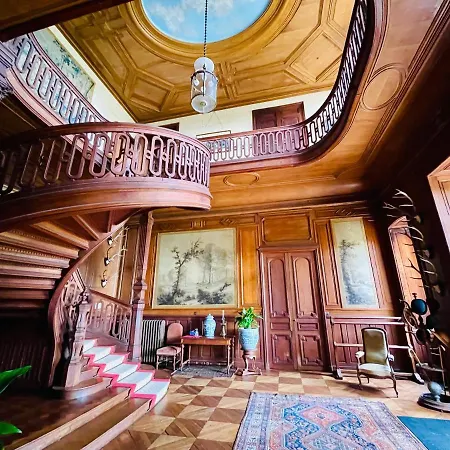 Chateau De *