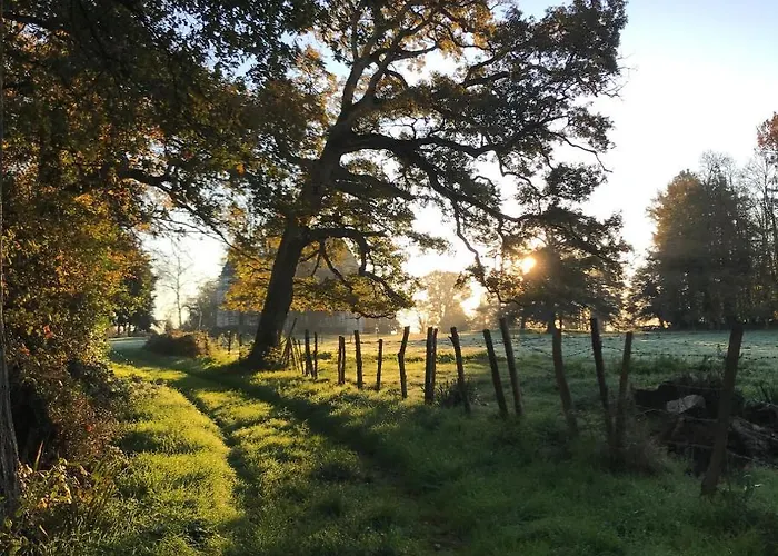 Hébergement de vacances Château De *