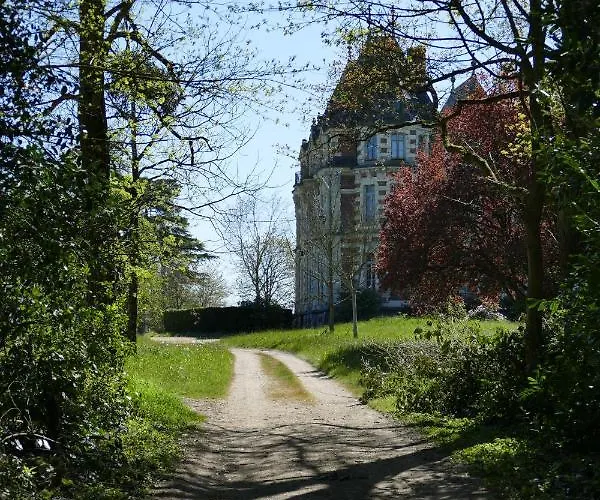 Hébergement de vacances Château De *