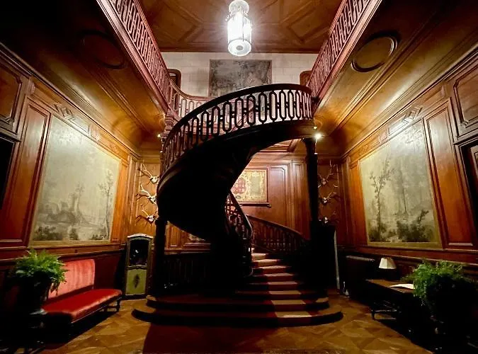 Hébergement de vacances Château De *